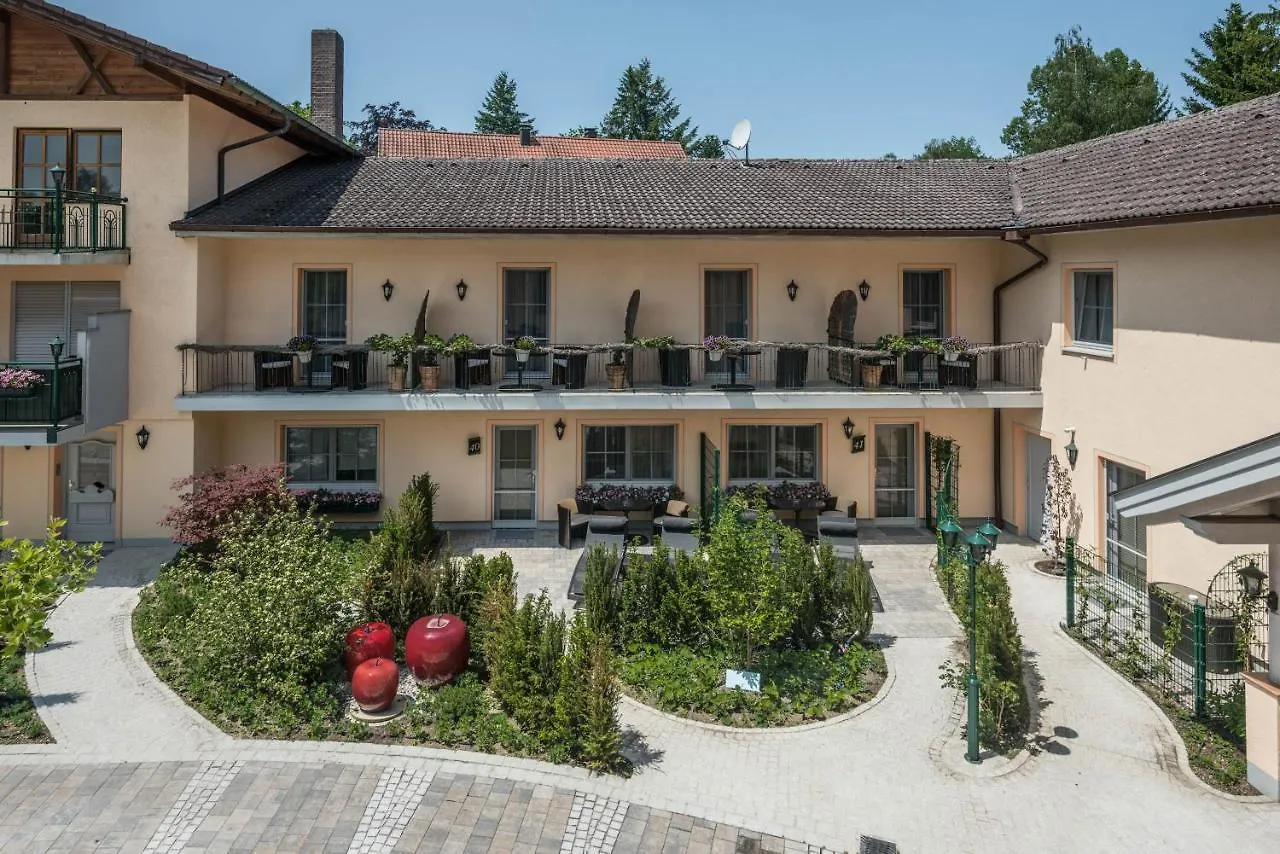 Hotel Mutz Inning am Ammersee 0*,